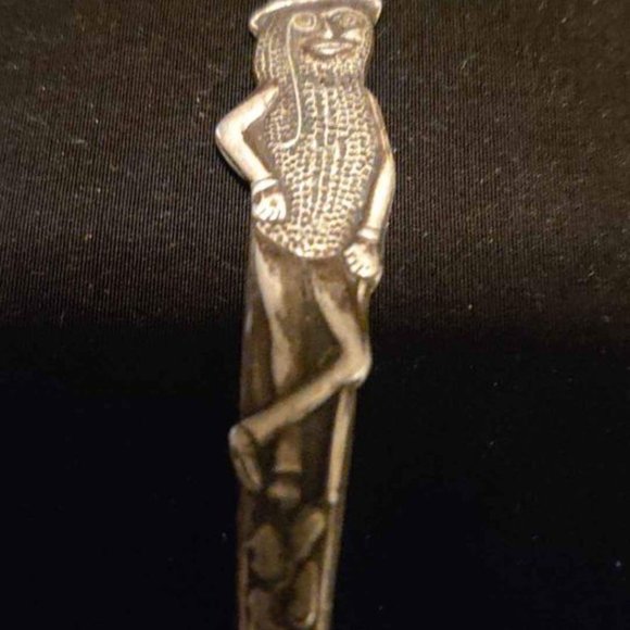 VINTAGE CARLTON SIVLER PLATE PLANTERS MR. PEANUT SLOTTED SPOON 5 1/4" Long - Picture 5 of 9